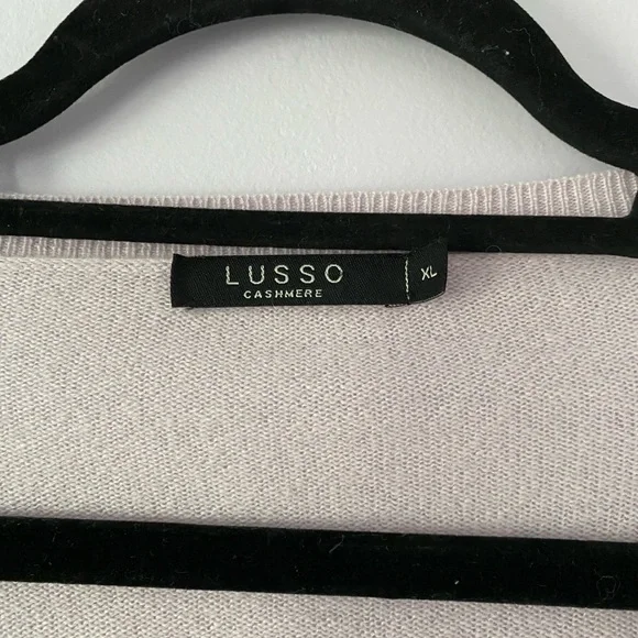 Lusso | Lavender 100% Cashmere V-Neck Sweater - Picture 3 of 6